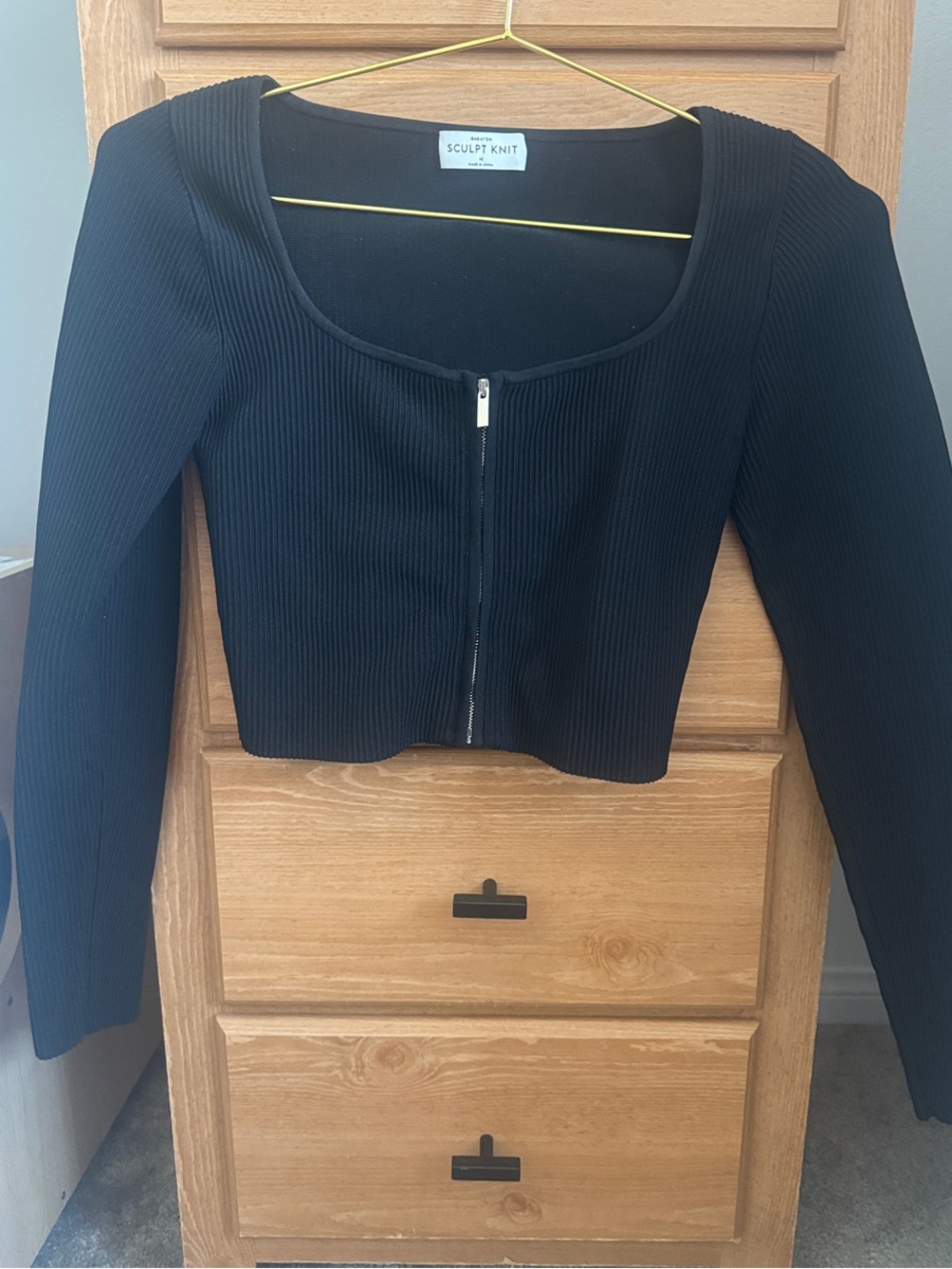 Aritzia Black Ribbed Zip-Front Long-Sleeve Crop Top